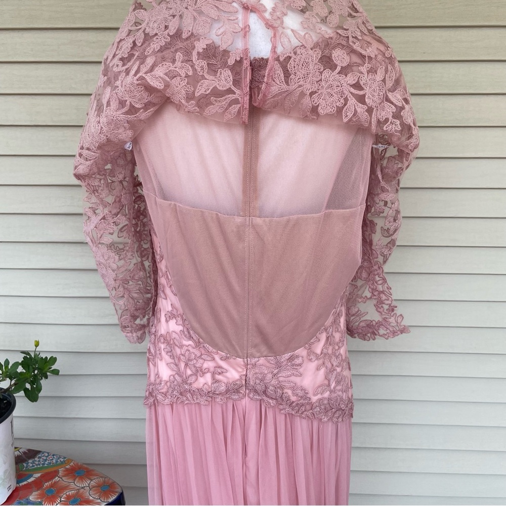 TADASHI SHOJI Embroidered Lace Cape Gown Dress in Rose Quartz Size 16 (NWT) - Picture 8 of 15